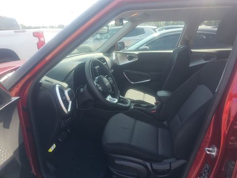 Used 2023 Kia Soul LX w/ LX Technology Package FWD image 14