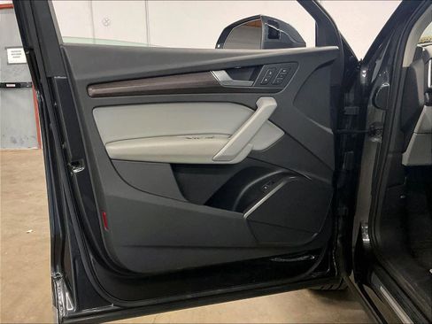 Used 2021 Audi Q5 Premium w/ Convenience Package image 19