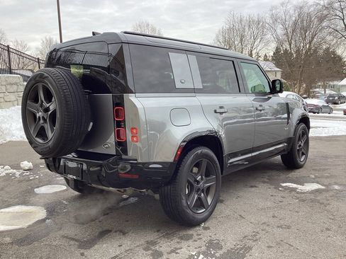 Used 2022 Land Rover Defender 110 X-Dynamic SE image 9