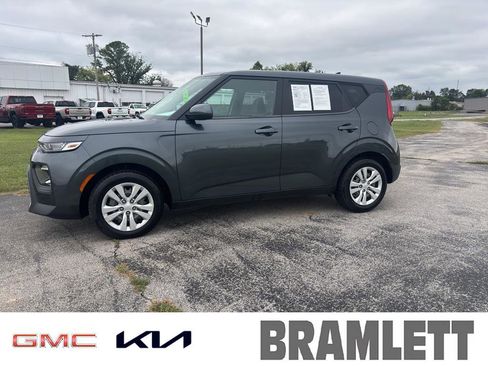 Certified 2022 Kia Soul LX image 1