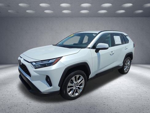 Used 2023 Toyota RAV4 XLE Premium FWD image 3