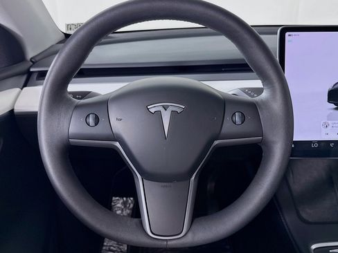 Used 2024 Tesla Model Y Long Range image 17