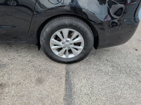 Used 2016 Kia Sedona L FWD image 11