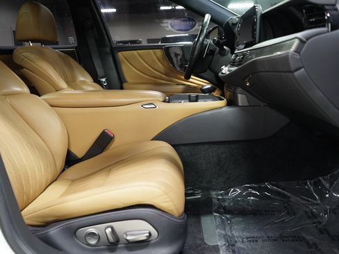 Used 2022 Lexus LS 500 w/ Interior Upgrade Package RWD image 29