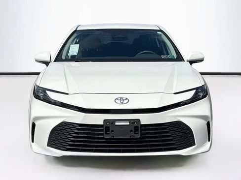Used 2025 Toyota Camry LE FWD image 2