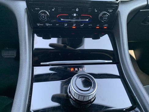 Used 2024 Jeep Grand Cherokee L Laredo image 27