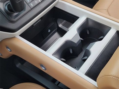 Used 2025 Land Rover Defender 130 X-Dynamic SE image 16