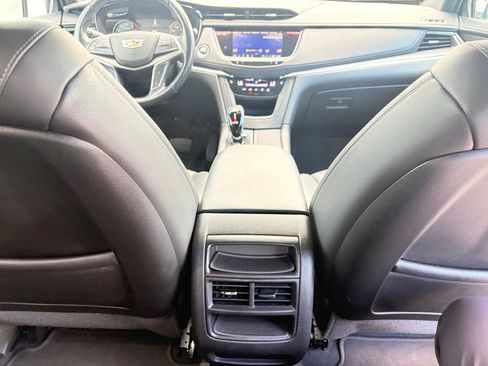 Used 2022 Cadillac XT5 Luxury FWD image 11
