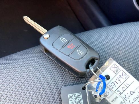 Used 2011 Kia Soul + image 12