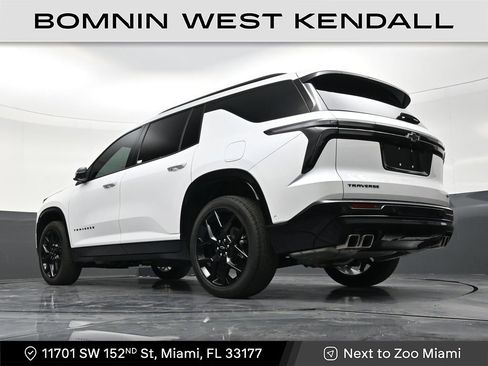 Used 2025 Chevrolet Traverse RS image 23