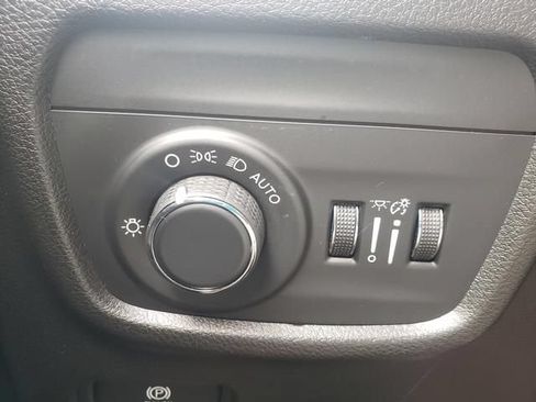 Used 2023 Jeep Grand Cherokee Altitude AWD/4WD image 31