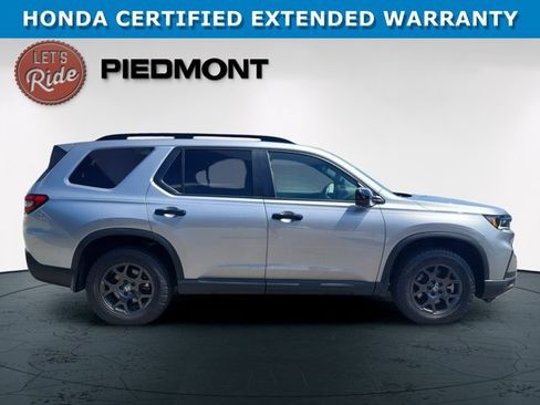 Certified 2025 Honda Pilot TrailSport image 5