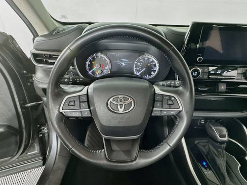 Used 2023 Toyota Highlander LE AWD/4WD image 13