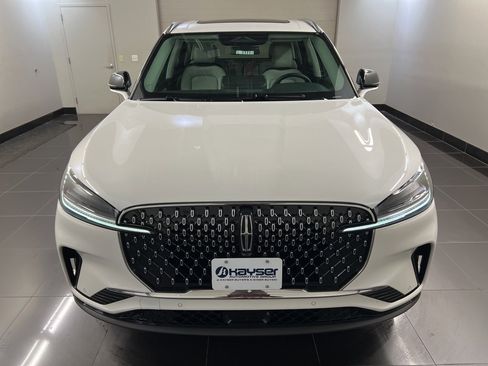 New 2026 Lincoln Aviator AWD image 2