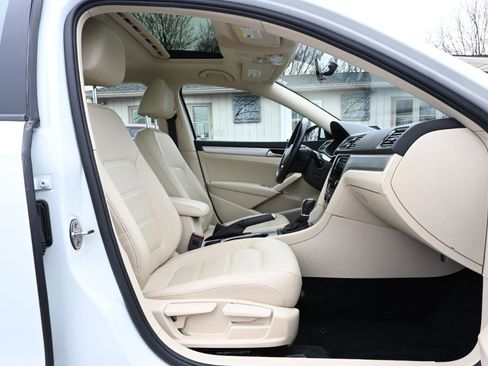 Used 2019 Volkswagen Passat 2.0T Wolfsburg w/ Wheels & Sunroof Package image 30