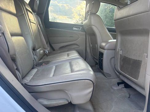 Used 2014 Jeep Grand Cherokee Overland RWD image 10