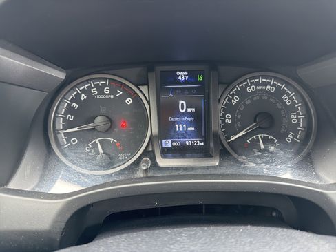 Used 2021 Toyota Tacoma TRD Off-Road w/ Technology Package image 21