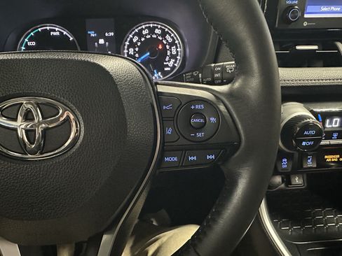 Used 2021 Toyota RAV4 XLE w/ Convenience Package AWD/4WD image 13