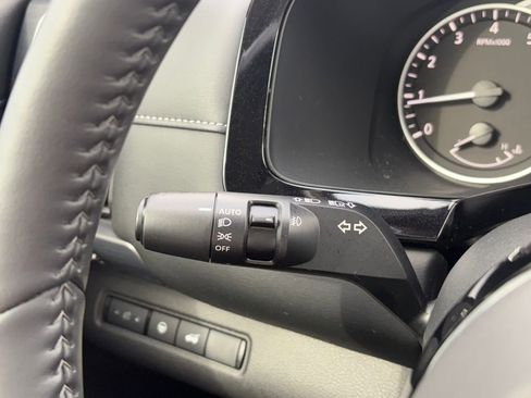 Used 2024 Nissan Pathfinder SL w/ SL Premium Package FWD image 15