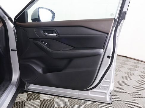 Used 2023 Nissan Rogue SV w/ SV Premium B Package image 23