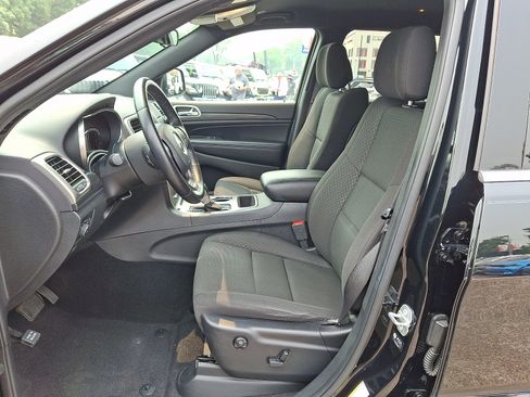 Used 2021 Jeep Grand Cherokee Laredo AWD/4WD image 13
