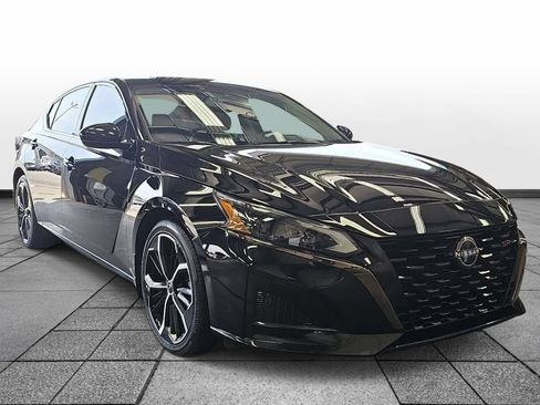 Used 2023 Nissan Altima 2.5 SR FWD image 3