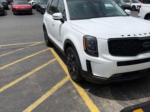 Used 2021 Kia Telluride SX w/ SX Prestige Package AWD/4WD image 3