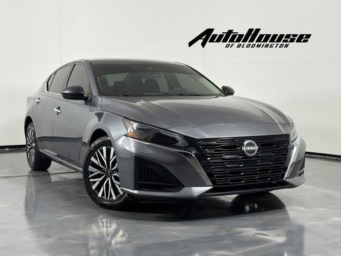 Used 2024 Nissan Altima 2.5 SV AWD/4WD image 1
