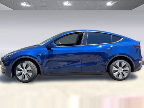 Used 2024 Tesla Model Y Long Range AWD/4WD image 2