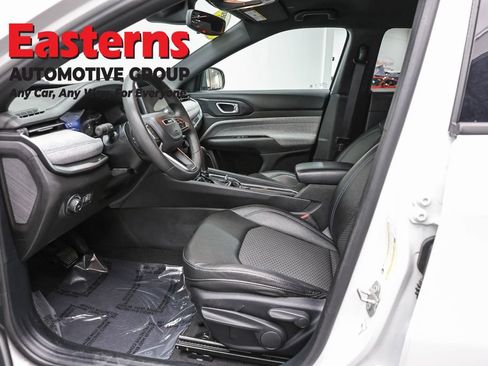 Used 2024 Jeep Compass Latitude AWD/4WD image 13