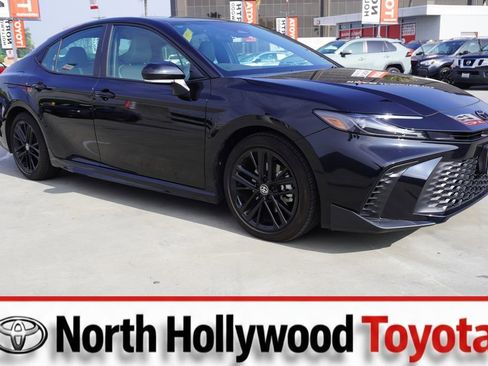 Certified 2025 Toyota Camry SE image 1