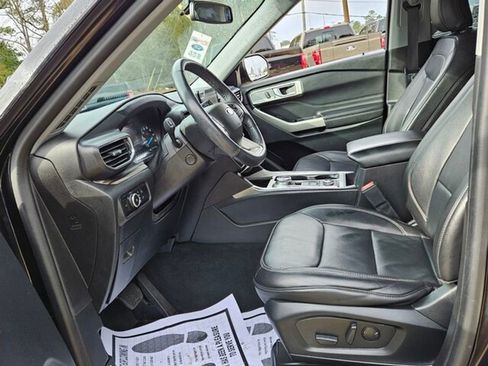 Used 2023 Ford Explorer Limited w/ Equipment Group 301A image 6