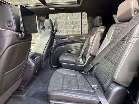 Certified 2023 Cadillac Escalade ESV Sport Platinum w/ LPO, ONYX Package image 7