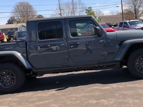 New 2026 Jeep Gladiator Sport image 9