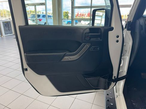 Used 2018 Jeep Wrangler Golden Eagle image 9