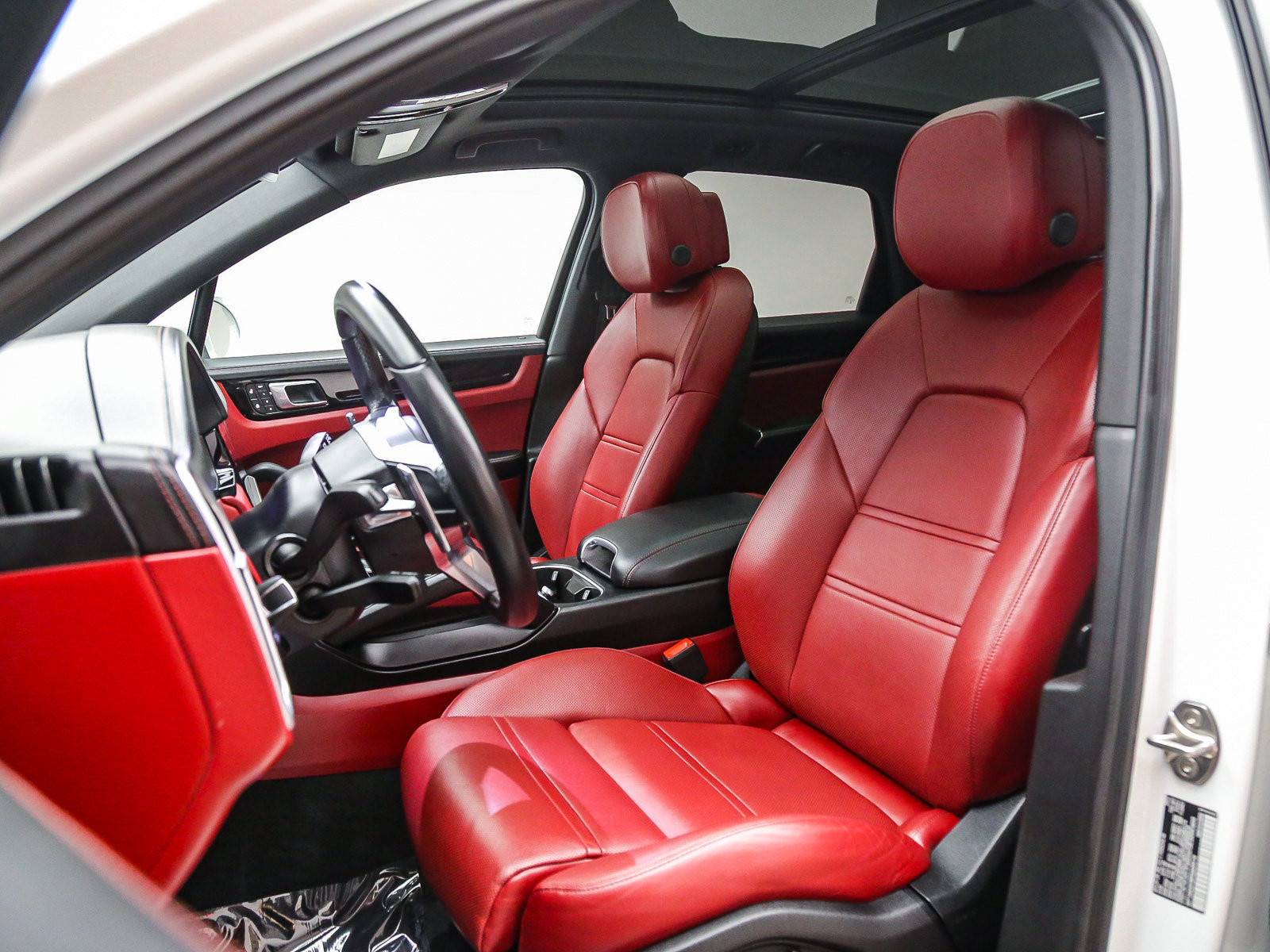 Certified 2023 Porsche Cayenne AWD/4WD image 5