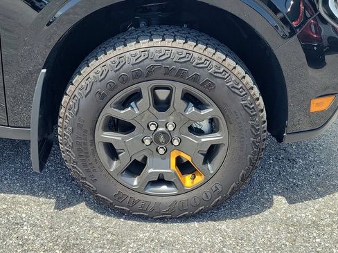 Certified 2025 Ford Maverick Tremor AWD/4WD image 7