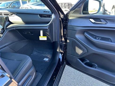 New 2025 Jeep Grand Cherokee 4WD image 29