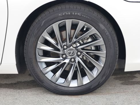 Certified 2024 Lexus ES 350 Ultra Luxury w/ Accessory Package (Z2) image 11