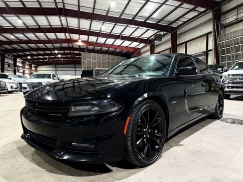 Used 2016 Dodge Charger R/T w/ Blacktop Package RWD image 9