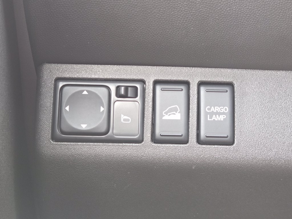 Used 2018 Nissan Frontier PRO-4X AWD/4WD image 6