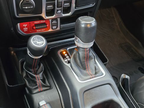 Used 2020 Jeep Gladiator Rubicon image 25