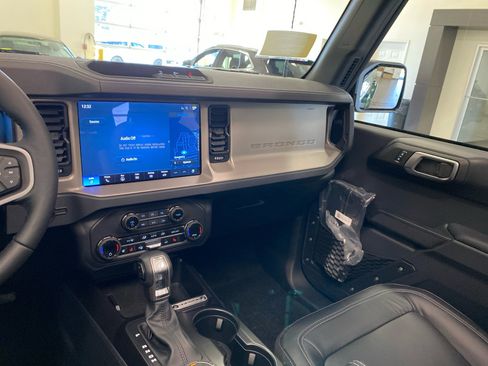 New 2025 Ford Bronco Outer Banks image 13