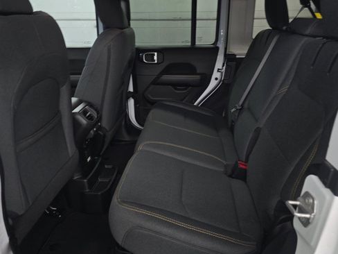 Used 2025 Jeep Wrangler Unlimited Sahara image 10