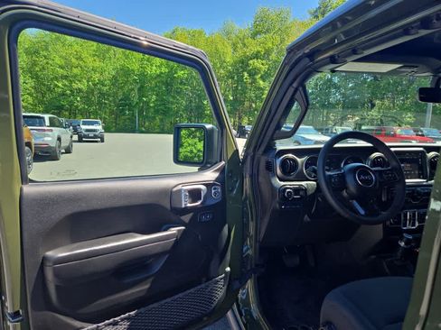 Used 2023 Jeep Wrangler Unlimited w/ Sun & Screen Package AWD/4WD image 17