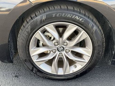 Used 2019 Toyota Avalon XLE w/ Preferred Accessory Package image 17