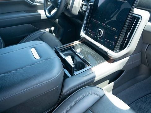 Used 2025 GMC Yukon Denali AWD/4WD image 45