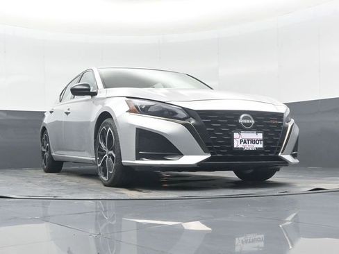 Used 2023 Nissan Altima 2.5 SR FWD image 45