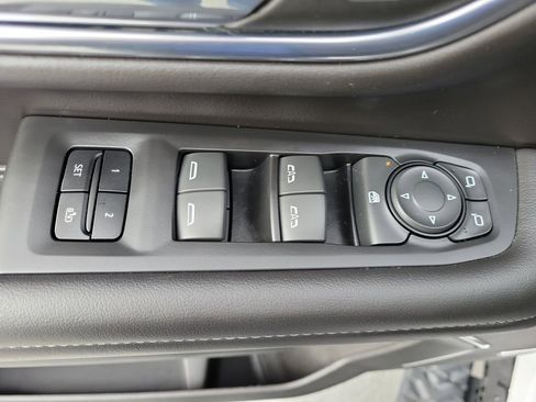 Used 2023 Chevrolet Suburban Z71 image 22