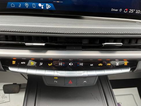 Used 2024 Cadillac XT4 Premium Luxury image 27